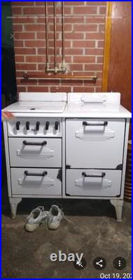 1930's Magic Chef Gas Stove Works well, been in Mom's house since was bought