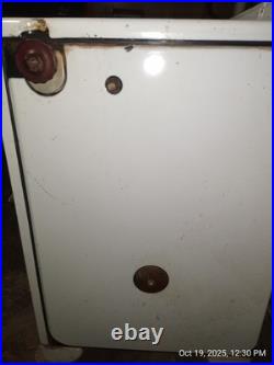 1930's Magic Chef Gas Stove Works well, been in Mom's house since was bought