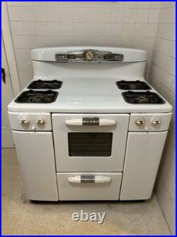 1940-1947 Tappan Deluxe Gas stove. Fully operable