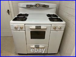 1940-1947 Tappan Deluxe Gas stove. Fully operable