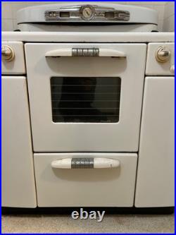 1940-1947 Tappan Deluxe Gas stove. Fully operable