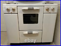 1940-1947 Tappan Deluxe Gas stove. Fully operable