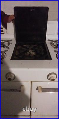 1940s-1950s Estate Vintage Range Oven and Broiler Gas Oven