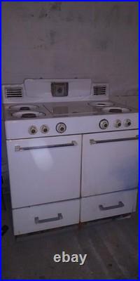 1940s-1950s Estate Vintage Range Oven and Broiler Gas Oven