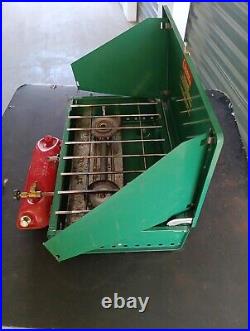1960s Coleman Camp Fuel Stove #425E 2 Burner Red Fuel Tank Made USA? Nice1