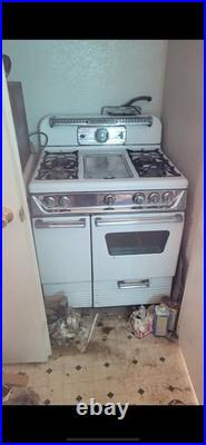 31 wide vintage gas cook stove Gafflers & Sattlers 1951