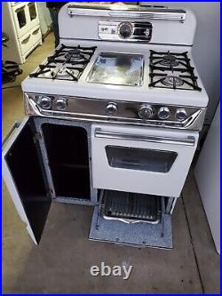 31 wide vintage gas cook stove Gafflers & Sattlers 1951