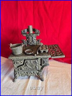 American MINIATURE CAST-IRON STOVE Crescent Salesmans Sample, Vintage Toy