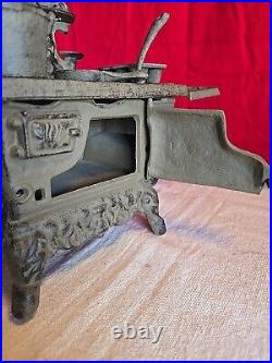 American MINIATURE CAST-IRON STOVE Crescent Salesmans Sample, Vintage Toy