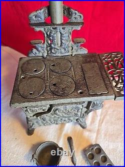 American MINIATURE CAST-IRON STOVE Crescent Salesmans Sample, Vintage Toy
