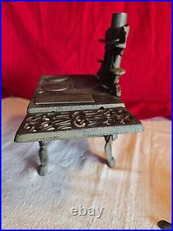 American MINIATURE CAST-IRON STOVE Crescent Salesmans Sample, Vintage Toy