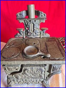 American MINIATURE CAST-IRON STOVE Crescent Salesmans Sample, Vintage Toy