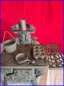 American MINIATURE CAST-IRON STOVE Crescent Salesmans Sample, Vintage Toy