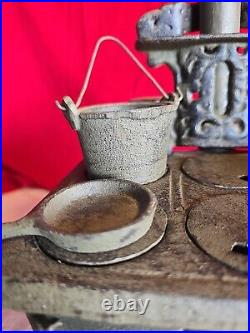 American MINIATURE CAST-IRON STOVE Crescent Salesmans Sample, Vintage Toy