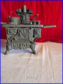 American MINIATURE CAST-IRON STOVE Crescent Salesmans Sample, Vintage Toy