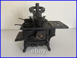 American MINIATURE CAST-IRON STOVE Crescent Salesmans Sample, Vintage Toy NICE