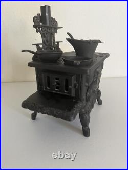 American MINIATURE CAST-IRON STOVE Crescent Salesmans Sample, Vintage Toy NICE
