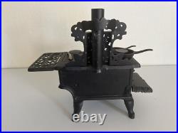 American MINIATURE CAST-IRON STOVE Crescent Salesmans Sample, Vintage Toy NICE