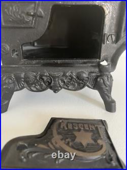 American MINIATURE CAST-IRON STOVE Crescent Salesmans Sample, Vintage Toy NICE