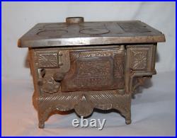 Antique 1902 Queen Toy Cast iron Stove