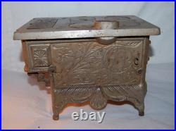 Antique 1902 Queen Toy Cast iron Stove