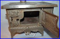 Antique 1902 Queen Toy Cast iron Stove