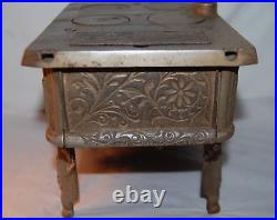 Antique 1902 Queen Toy Cast iron Stove