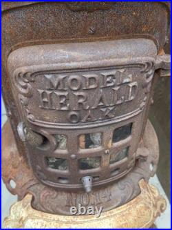 Antique Round Oak Wood Burning Stove Herald No. 14 Taunton, Ma 1919