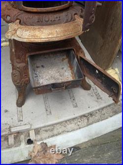 Antique Round Oak Wood Burning Stove Herald No. 14 Taunton, Ma 1919