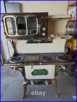 Circa 1910 Standard Electric Stove In Excellent Cosmetic Condition. Very Rare
