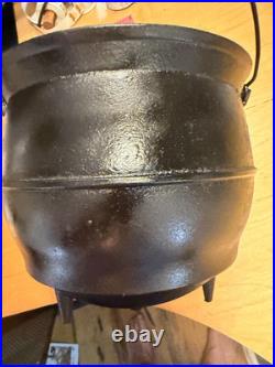 Favorite Piqua Ware #8 Three Legged cast Iron Kettle