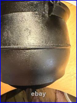 Favorite Piqua Ware #8 Three Legged cast Iron Kettle