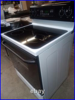 GE Electric Range 240 Volt CASH ONLY