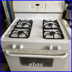 Gas Tappan White Stove Measures 30x25x35 With 4 Burners & 2 oven racks & clock