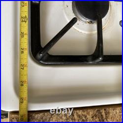 Gas Tappan White Stove Measures 30x25x35 With 4 Burners & 2 oven racks & clock