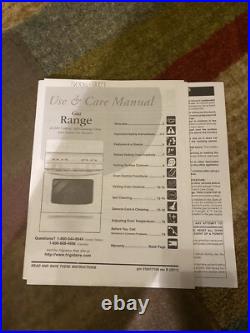 Gas Tappan White Stove Measures 30x25x35 With 4 Burners & 2 oven racks & clock