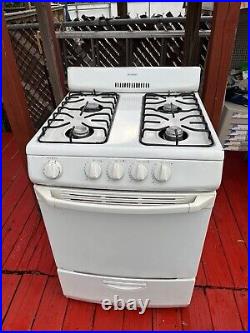 Hotpoint 24 inch Compact 4 Burner Gas Range In White, 444134 Hotpoint 24 inch Compact 4 Burner Gas Range In White, 444134