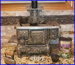 Large early Superior Brand cast iron salesman sample cook stove & accessories