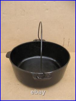 Martin Stove & Range Co Florence, AL Cast Iron Dutch Oven #8 Hamburger Logo