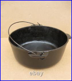 Martin Stove & Range Co Florence, AL Cast Iron Dutch Oven #8 Hamburger Logo