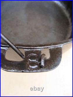 Martin Stove & Range Co Florence, AL Cast Iron Dutch Oven #8 Hamburger Logo