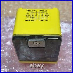 NEW Factory Box- Banner OSBLV 27081 Photoelectric Sensor 0.15-9M Range