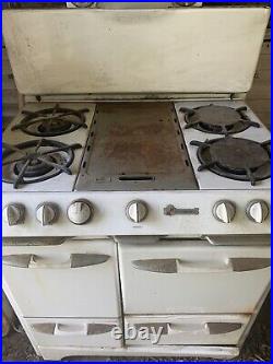 O'Keefe & Merritt 1950's 4 Burner Gas Stove with Griddle, Oven & Broiler Has Cover