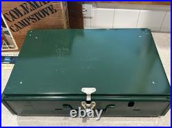 Score! VINTAGE COLEMAN TWO BURNER CAMP STOVE MODEL 425E499 (425E), 12 / 1979
