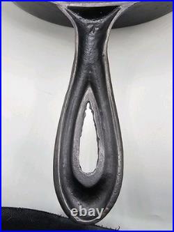 Unmarked, Richmond VA Stove Co Skillet No. 7 Double Pour Sami Fancy Handle EUC