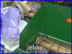 VINTAGE 1950's COLEMAN 2 BURNER CAMP STOVE model 425 estate find UNTESTED