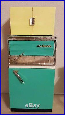 VINTAGE DELUXE READING DREAM KITCHEN Barbie 1960's with Accessories Stove Works