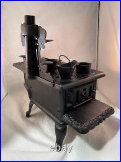 VTG. Crescent Miniature Cast-Iron Stove Salesman Sample WithAccessorys USA