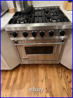 Viking Professional oven And 4 burner Range Model VDSC3074BSS