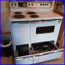 Vintage 1950's GE Electric Stove (White) 40 inch W Vintage 1950's GE Electric Stove (White) 40 inch W